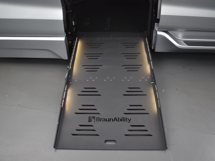 New 2025 Toyota Sienna Hybrid LE - BraunAbility Side Entry Entry Fold Out Automatic Ramp