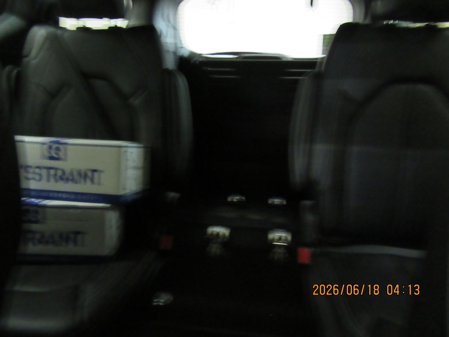 White Chrysler Voyager image number 8
