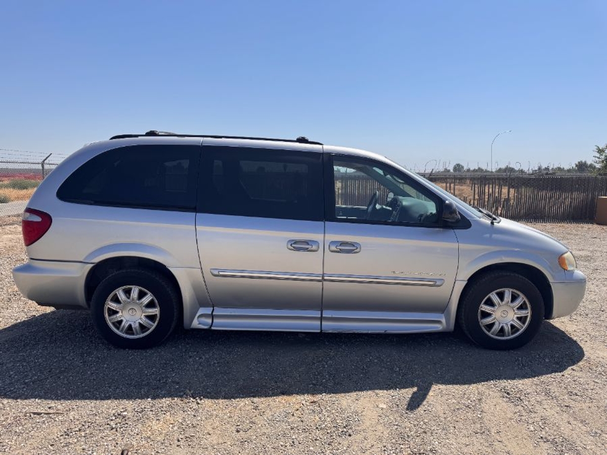 2007 CHRYSLER TOWN AND COUNTRY - Image 4
