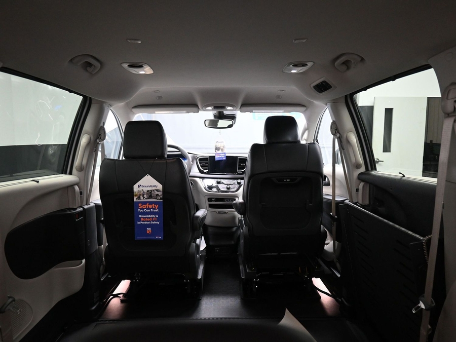 Used 2024 Chrysler Pacifica Touring L - BraunAbility Side Entry Entry Fold Out Automatic Ramp