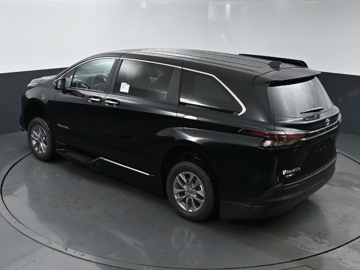 2025 TOYOTA SIENNA - Image 25