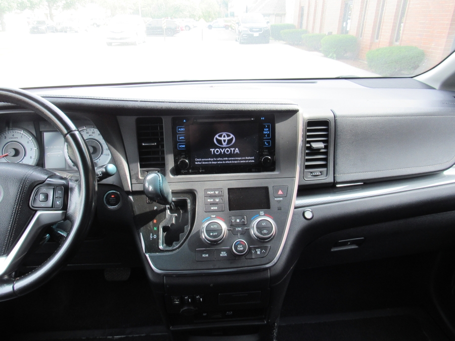 Salsa Red Pearl Toyota Sienna image number 12