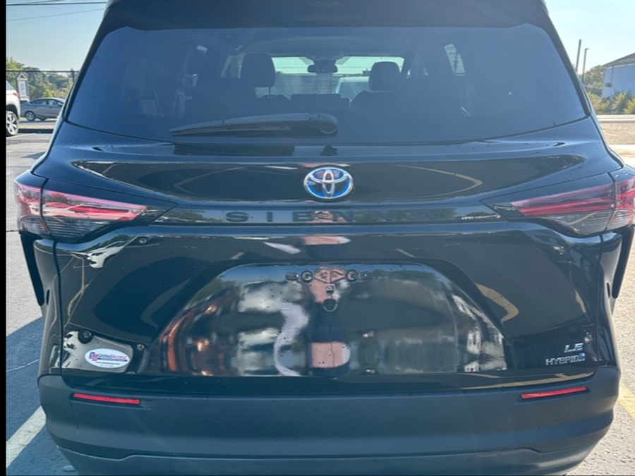 Used 2021 Toyota Sienna Hybrid LE - BraunAbility Side Entry Entry Fold Out Automatic Ramp