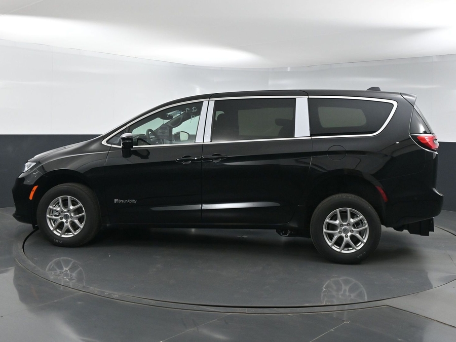 New 2025 Chrysler Pacifica Select Safety - BraunAbility Rear Entry Entry Fold Out Manual Ramp