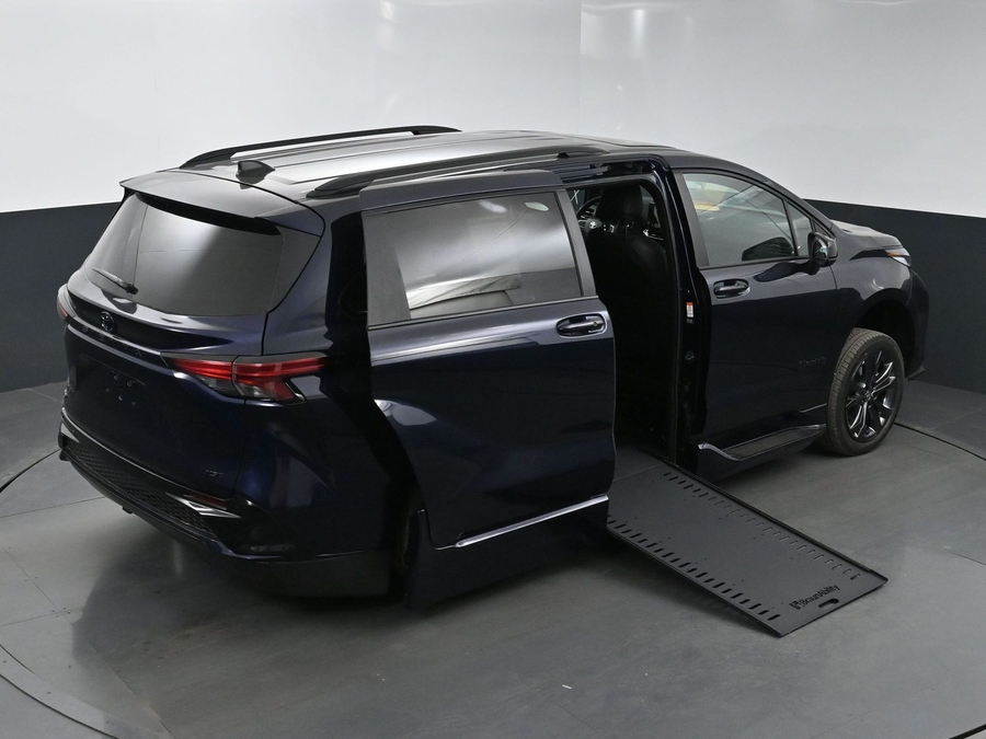 New 2025 Toyota Sienna Hybrid XSE Sport - BraunAbility Side Entry Entry In Floor Automatic Ramp