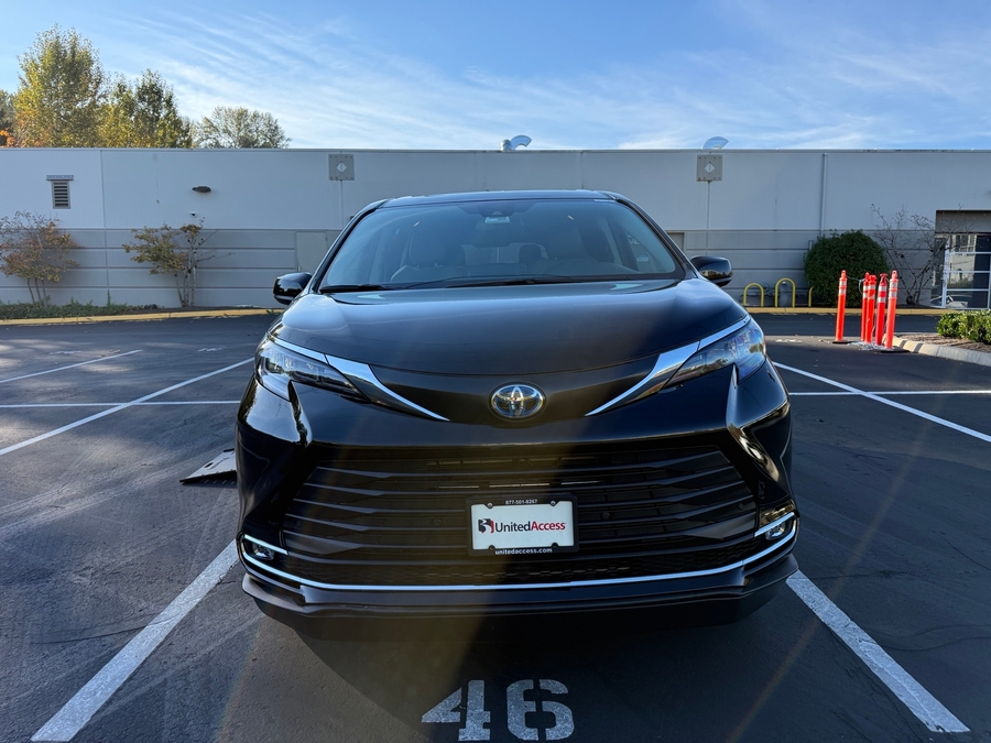 Used 2024 Toyota Sienna Hybrid XLE Base - BraunAbility Side Entry In Floor Automatic Ramp