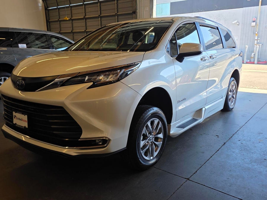 Used 2023 Toyota Sienna Hybrid XLE - BraunAbility Side Entry Fold Out Automatic Ramp