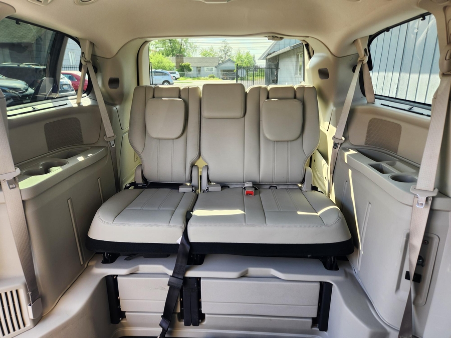Used 2013 Chrysler Town and Country Touring - BraunAbility Side Entry Entry Fold Out Automatic Ramp