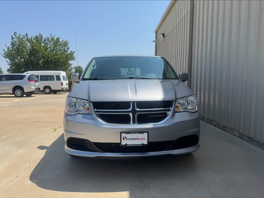 Used 2015 Dodge Grand Caravan SXT - BraunAbility Side Entry Fold Out Automatic Ramp