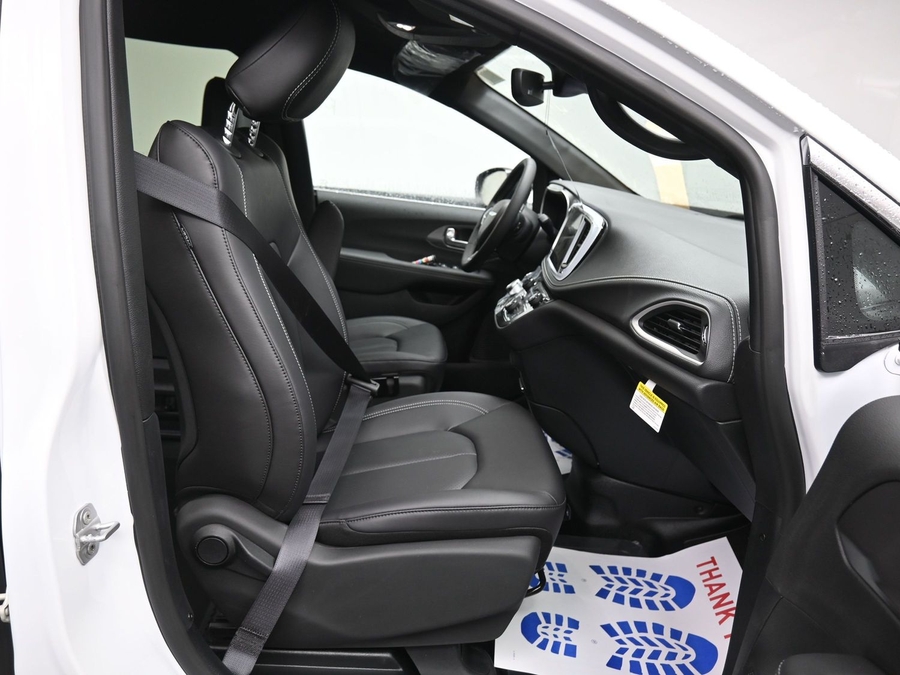 White Chrysler Pacifica image number 8