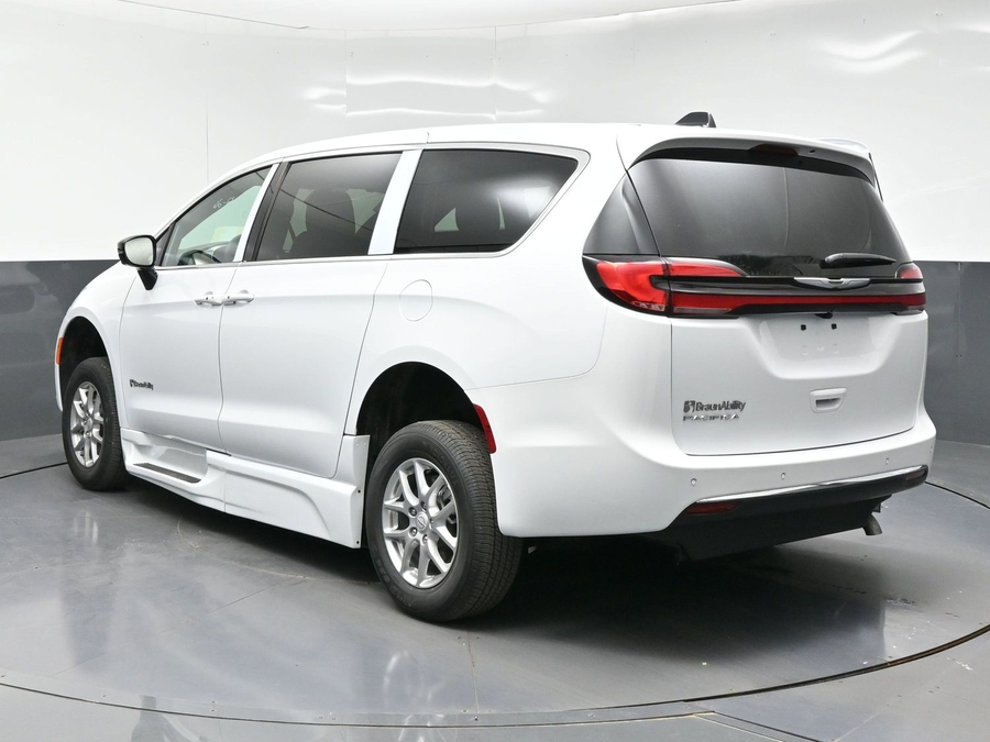 White Chrysler Pacifica image number 2