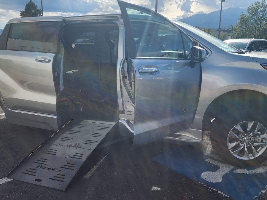 Used 2024 Toyota Sienna Hybrid LE Base - BraunAbility Side Entry Fold Out Automatic Ramp