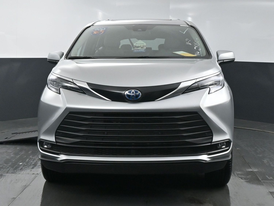 New 2025 Toyota Sienna Hybrid XLE Plus - BraunAbility Side Entry Entry In Floor Automatic Ramp