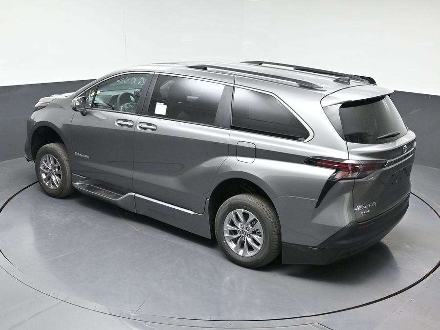 New 2026 Toyota Sienna Hybrid XLE Add - BraunAbility Side Entry Fold Out Automatic Ramp