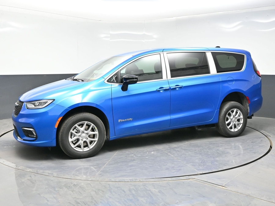 New 2026 Chrysler Pacifica Select Safety - BraunAbility Rear Entry Entry Fold Out Manual Ramp
