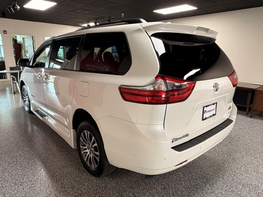 Used 2020 Toyota Sienna XLE - BraunAbility Side Entry Fold Out Automatic Ramp