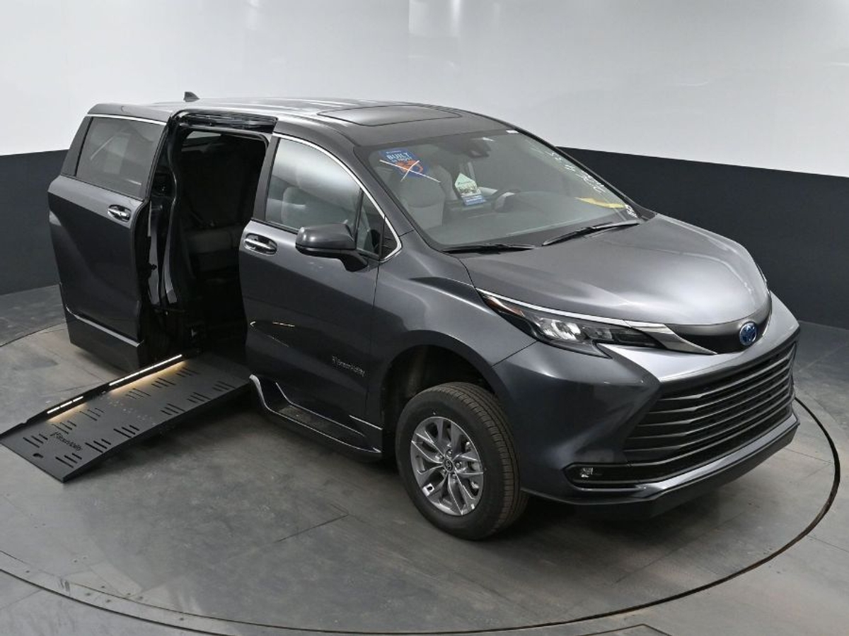 2025 TOYOTA SIENNA - Image 23
