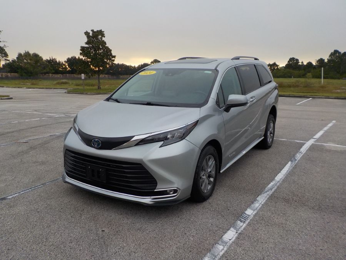 2024 TOYOTA SIENNA - Image 4