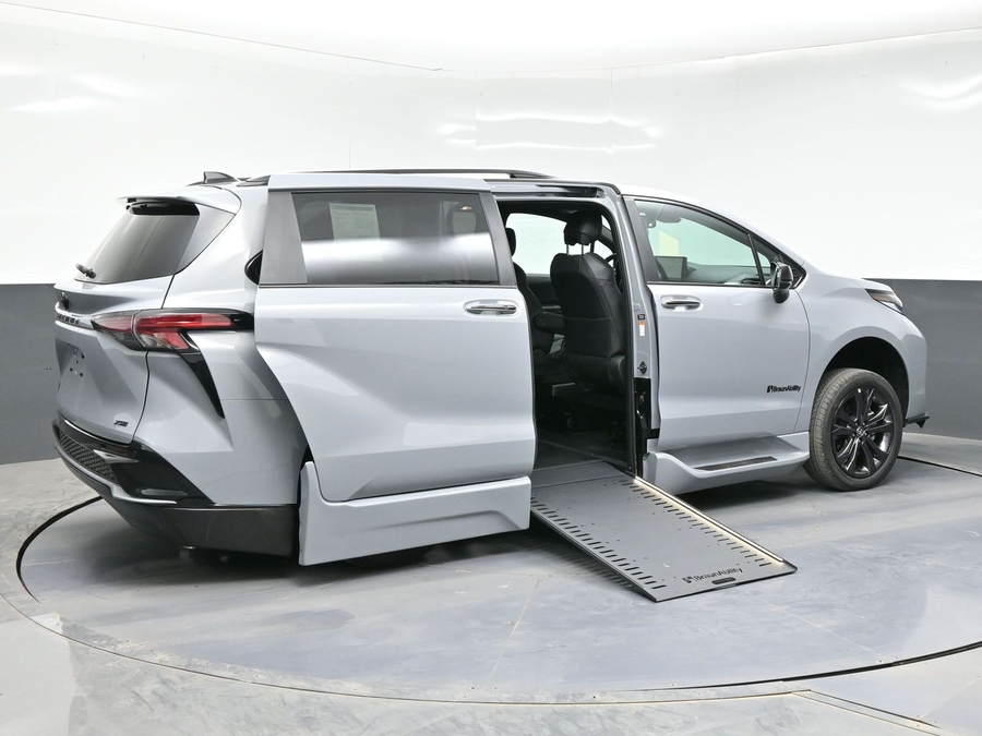 New 2026 Toyota Sienna Hybrid XSE Sport - BraunAbility Side Entry In Floor Automatic Ramp