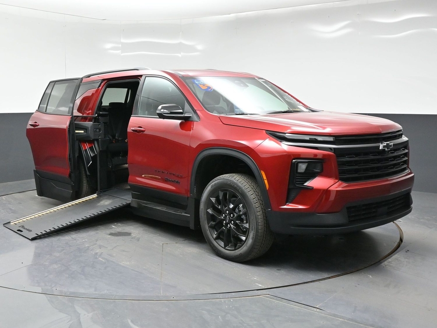 New 2026 Chevrolet Traverse 1LT Midnight - BraunAbility Side Entry In Floor Automatic Ramp