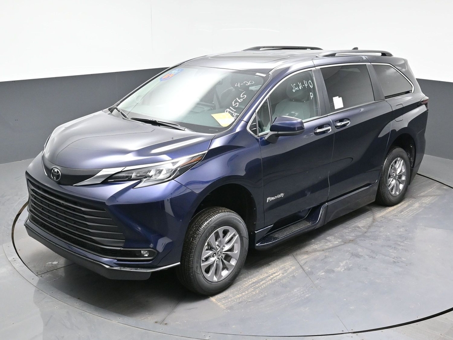 New 2026 Toyota Sienna Hybrid XLE Add - BraunAbility Side Entry Entry In Floor Automatic Ramp
