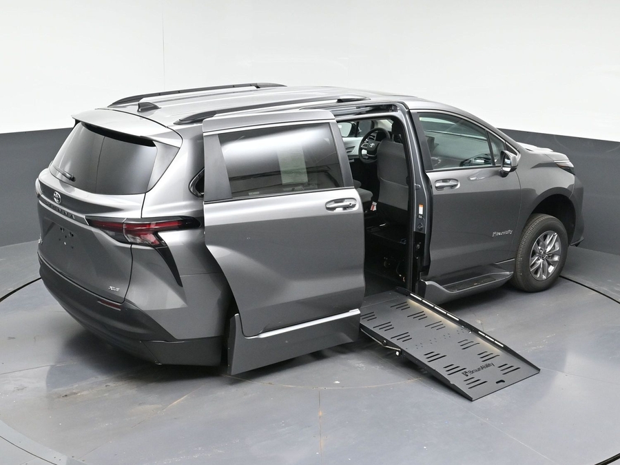 2026 Toyota Sienna XLE - Photo 21
