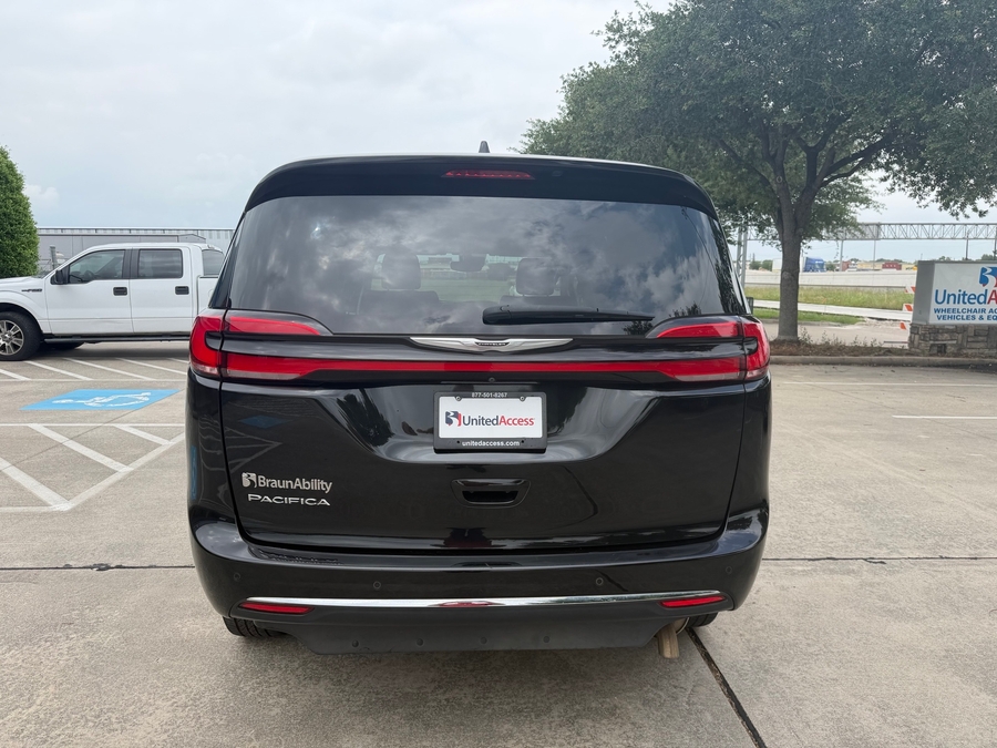 Used 2022 Chrysler Pacifica Touring L - BraunAbility Side Entry Entry In Floor Automatic Ramp