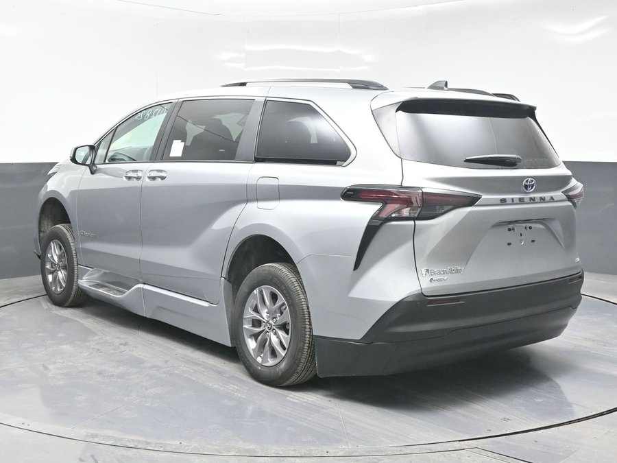 New 2025 Toyota Sienna Hybrid XLE Plus - BraunAbility Side Entry Entry In Floor Automatic Ramp