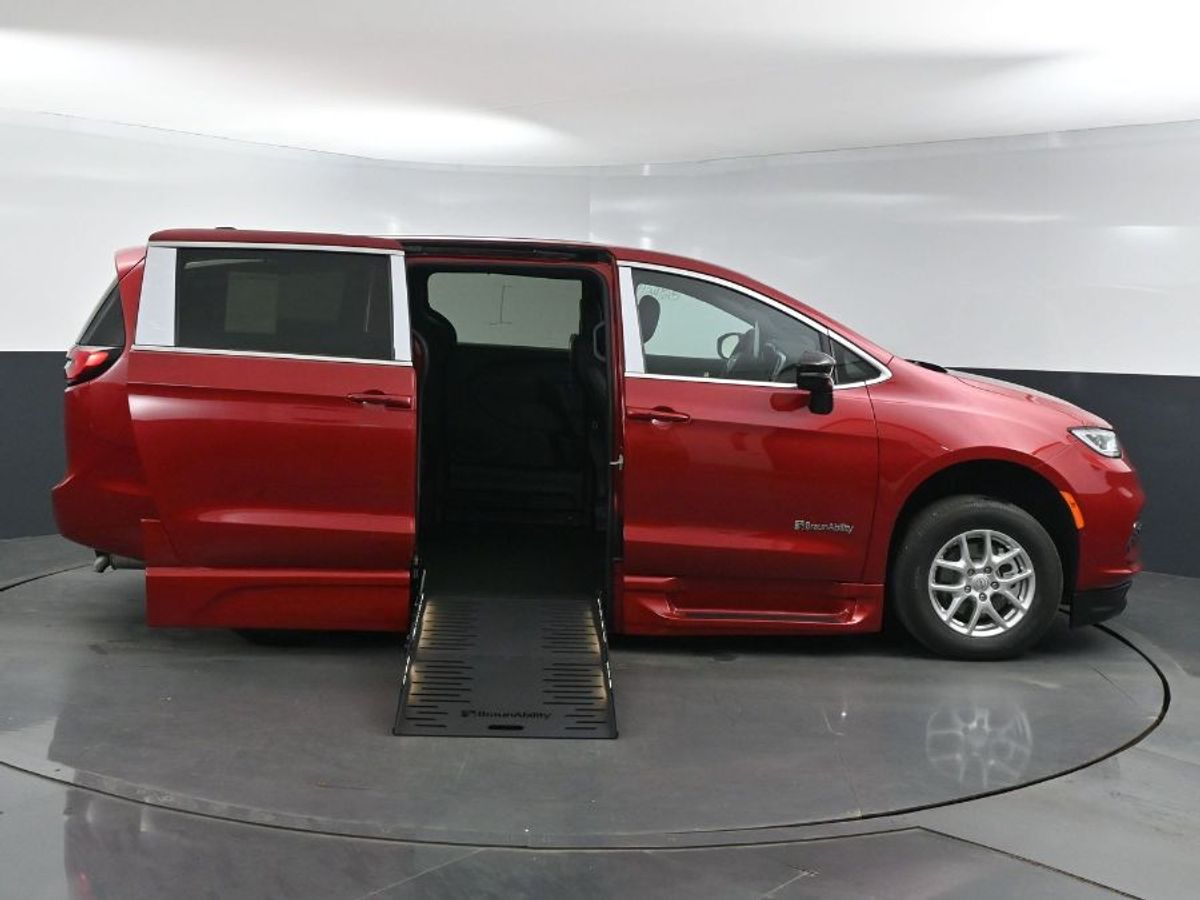 2025 CHRYSLER PACIFICA - Image 8