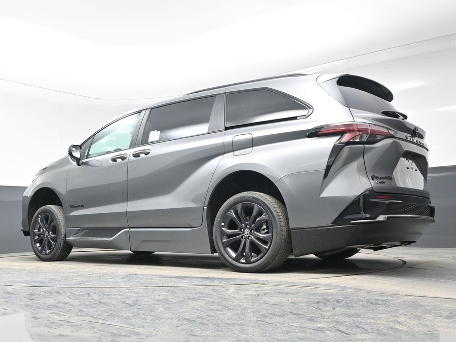New 2026 Toyota Sienna Hybrid XSE - BraunAbility Side Entry Entry Fold Out Automatic Ramp