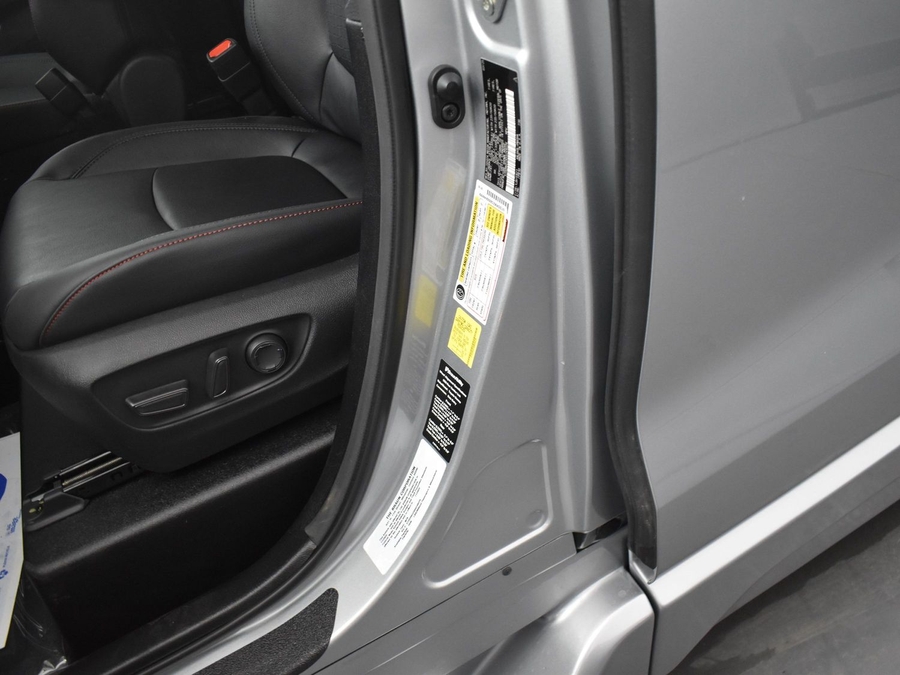 New 2025 Toyota Sienna Hybrid XSE - BraunAbility Side Entry Entry Fold Out Automatic Ramp