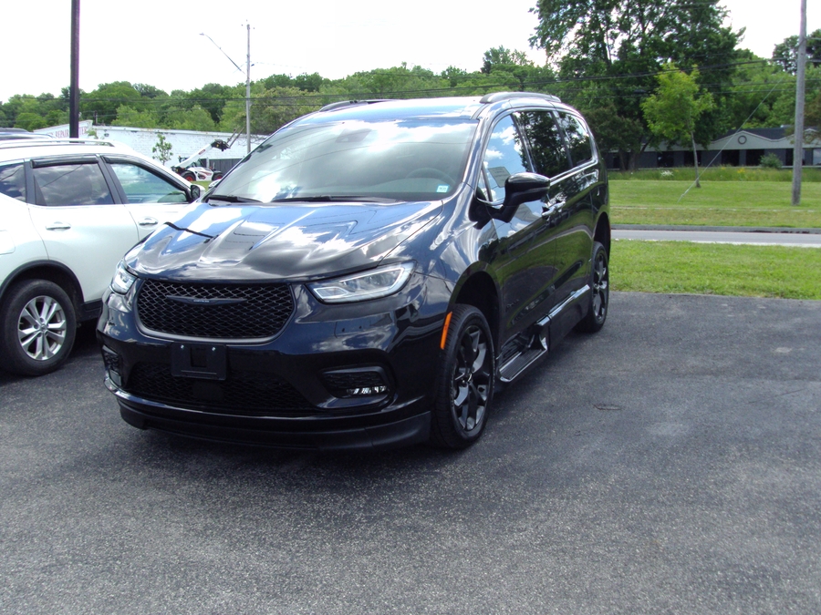 Used 2023 Chrysler Pacifica Touring L Sport - BraunAbility Side Entry In Floor Automatic Ramp
