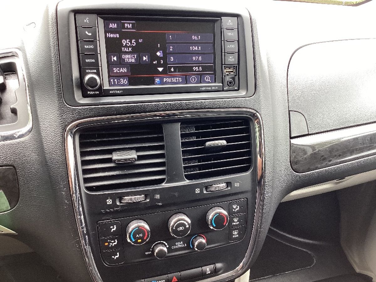 White Dodge Grand Caravan image number 7