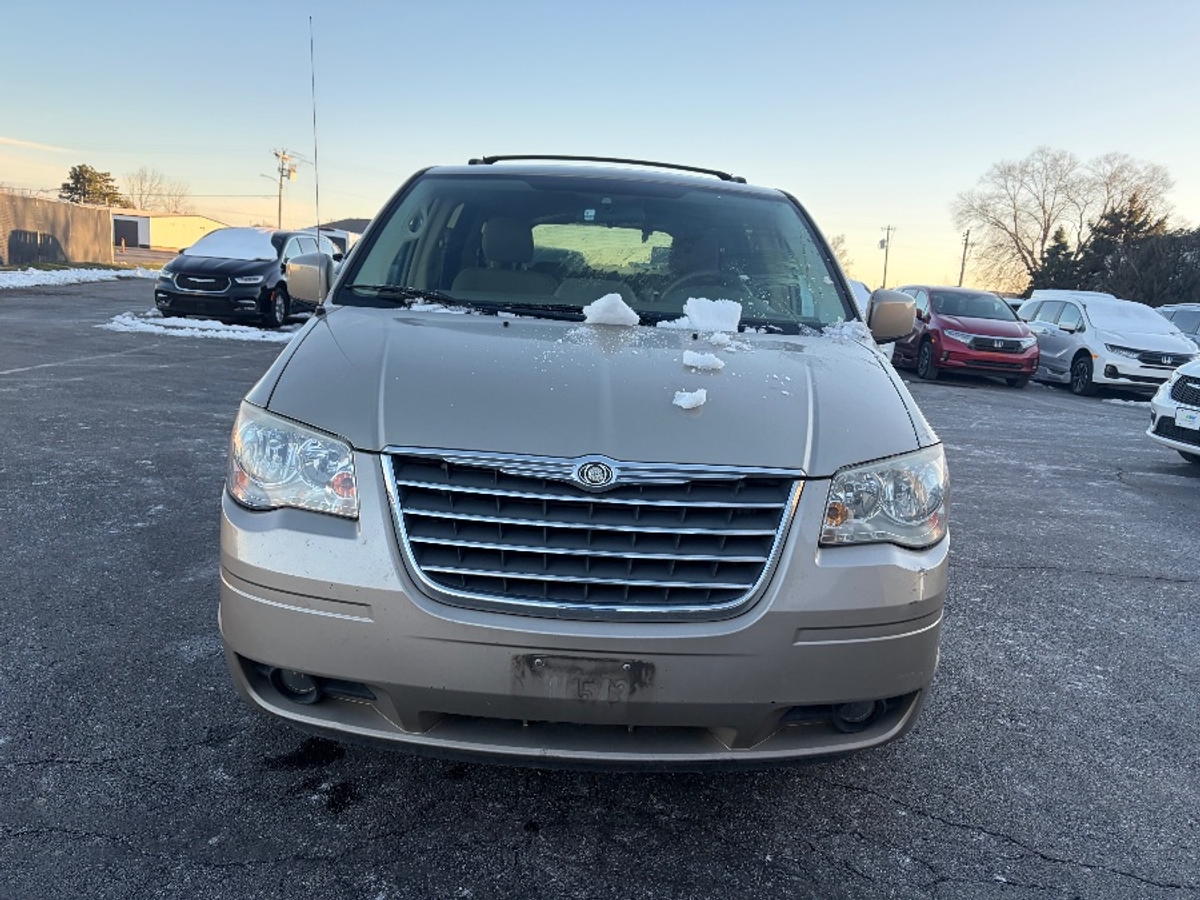 2009 CHRYSLER TOWN AND COUNTRY - Image 3