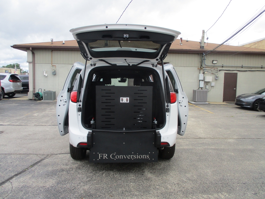 2026 Chrysler Voyager LX - Photo 9