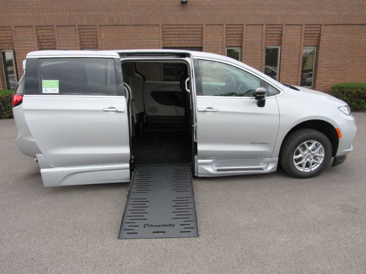2024 Chrysler Pacifica Touring L