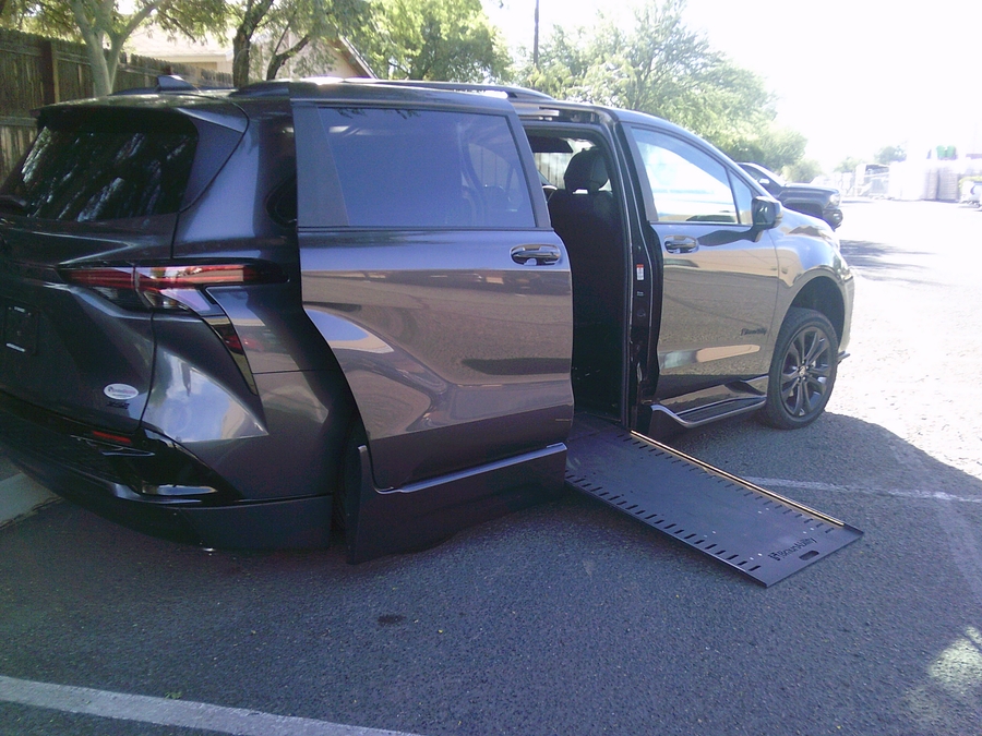 Used 2025 Toyota Sienna Hybrid XSE Sport - BraunAbility Side Entry In Floor Automatic Ramp