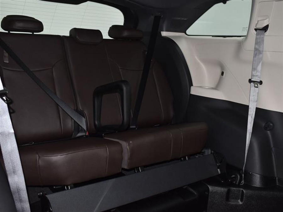 New 2025 Toyota Sienna Hybrid Platinum - BraunAbility Side Entry Entry Fold Out Automatic Ramp