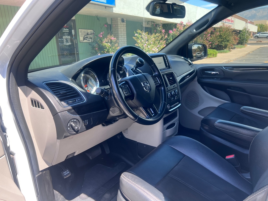 Used 2019 Dodge Grand Caravan SXT - BraunAbility Side Entry Fold Out Automatic Ramp