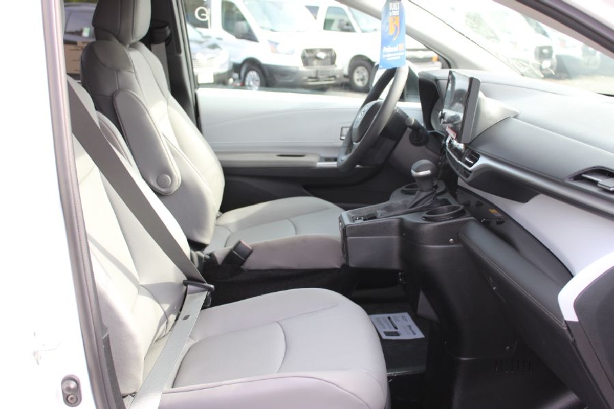 2025 TOYOTA SIENNA - Image 14