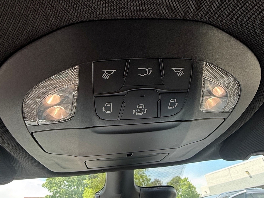 Número de imagen Chrysler Pacifica negro 25