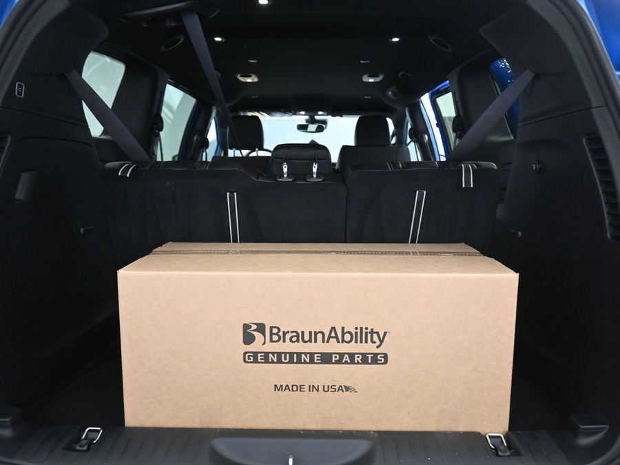 New 2026 Chrysler Pacifica Select Plus - BraunAbility Side Entry Entry Fold Out Automatic Ramp