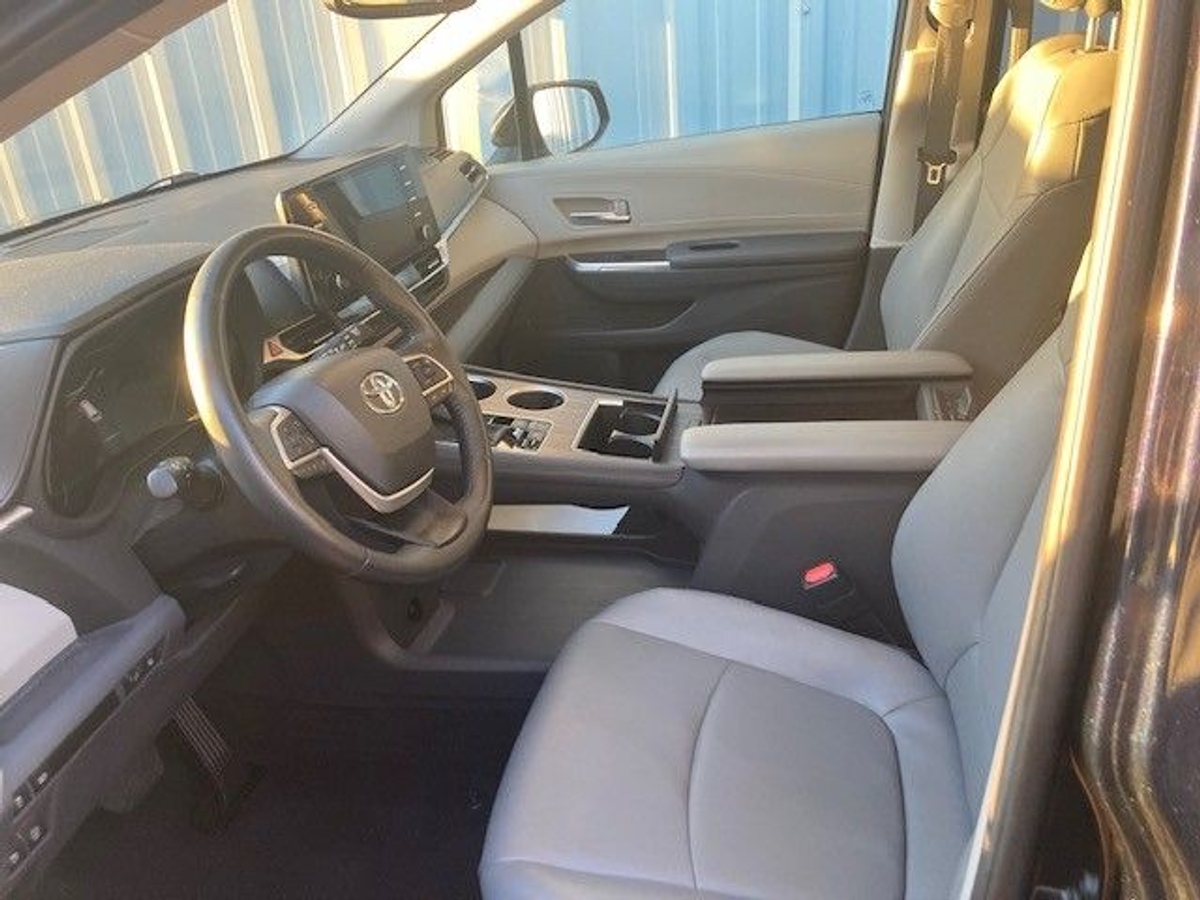 2024 TOYOTA SIENNA - Image 4