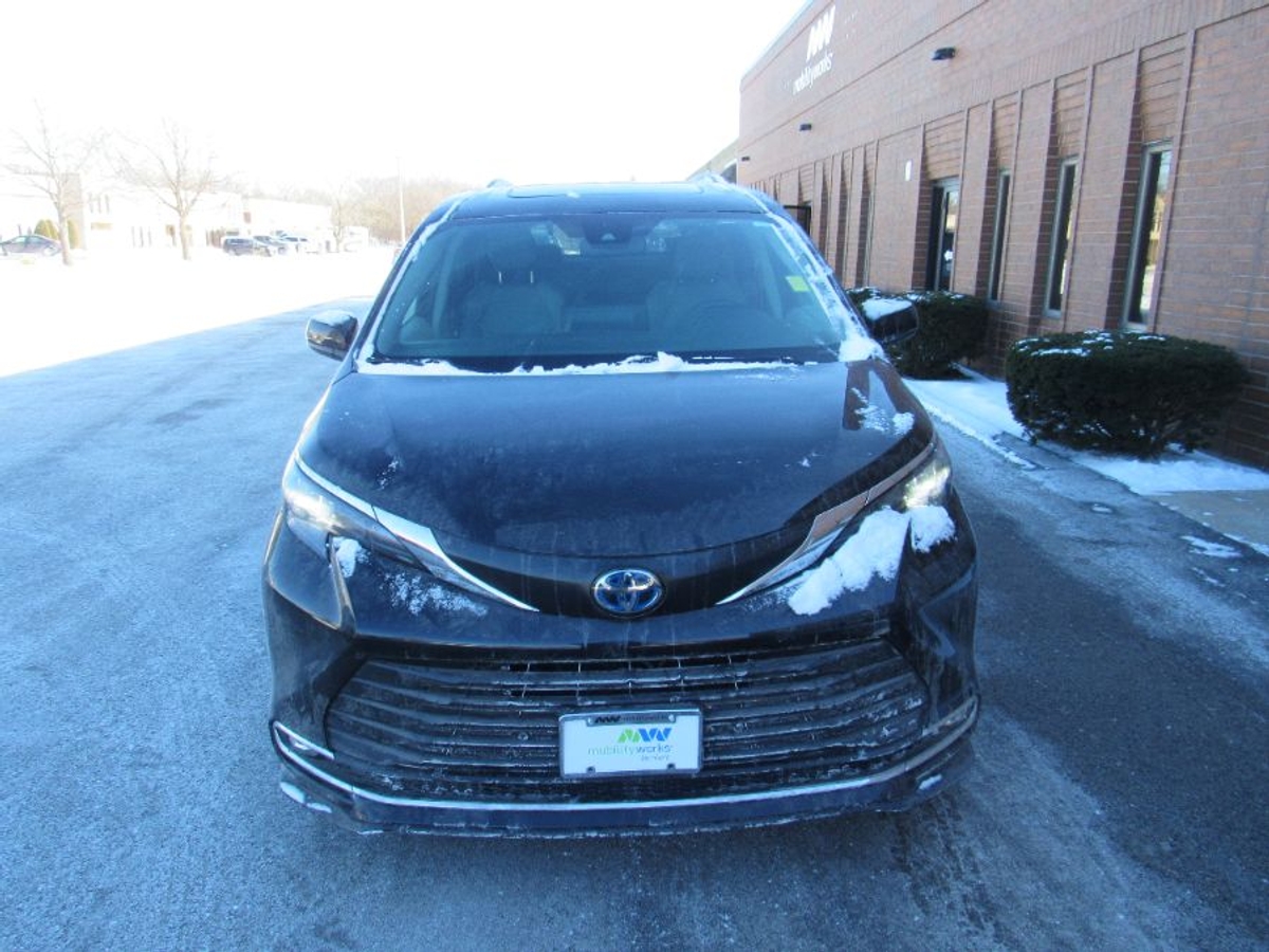 2024 TOYOTA SIENNA - Image 5