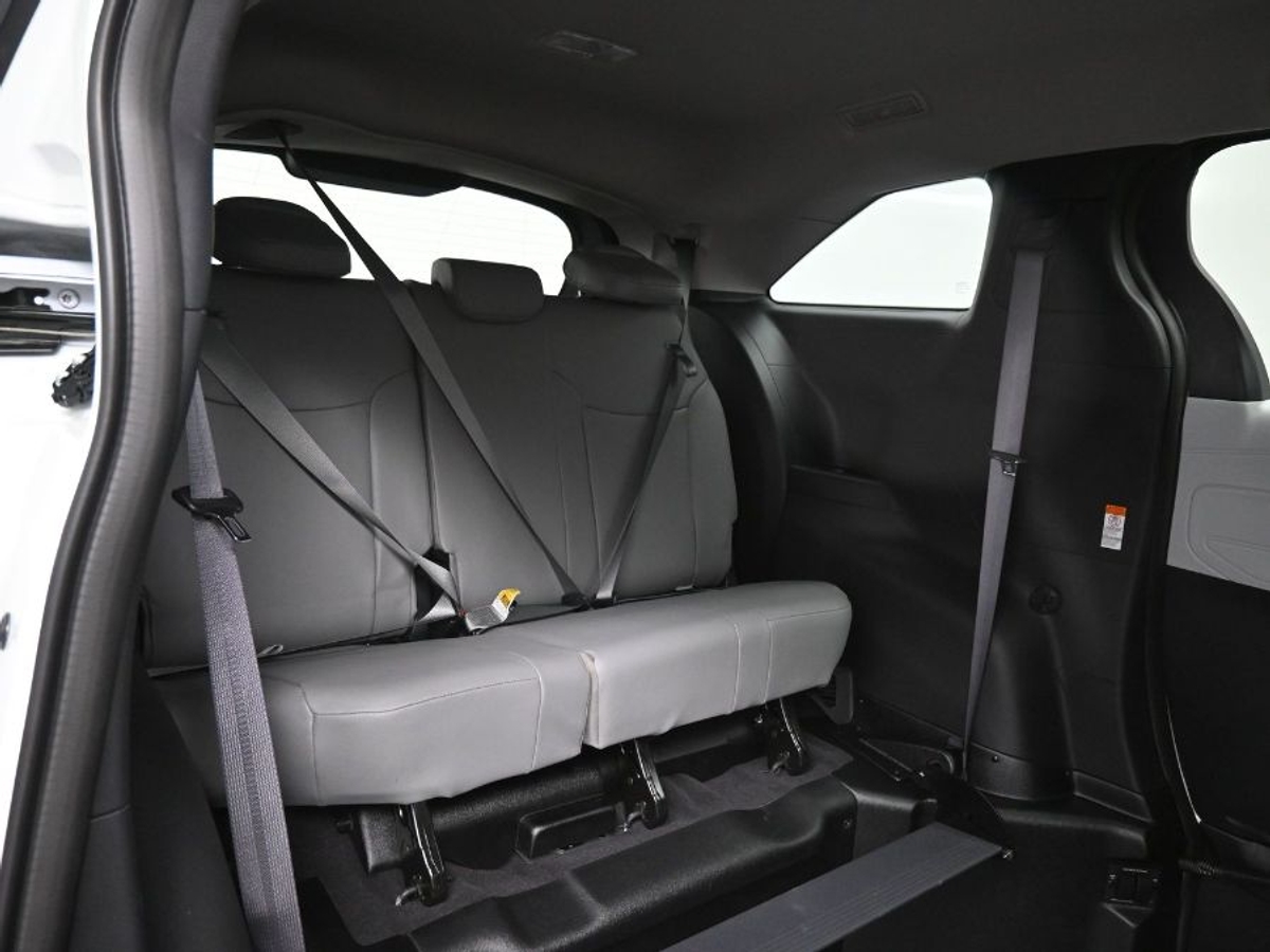2025 TOYOTA SIENNA - Image 8