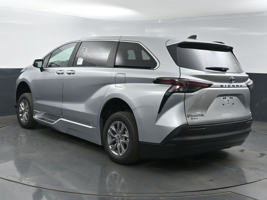 New 2025 Toyota Sienna Hybrid XLE Base - BraunAbility Side Entry Entry Fold Out Automatic Ramp