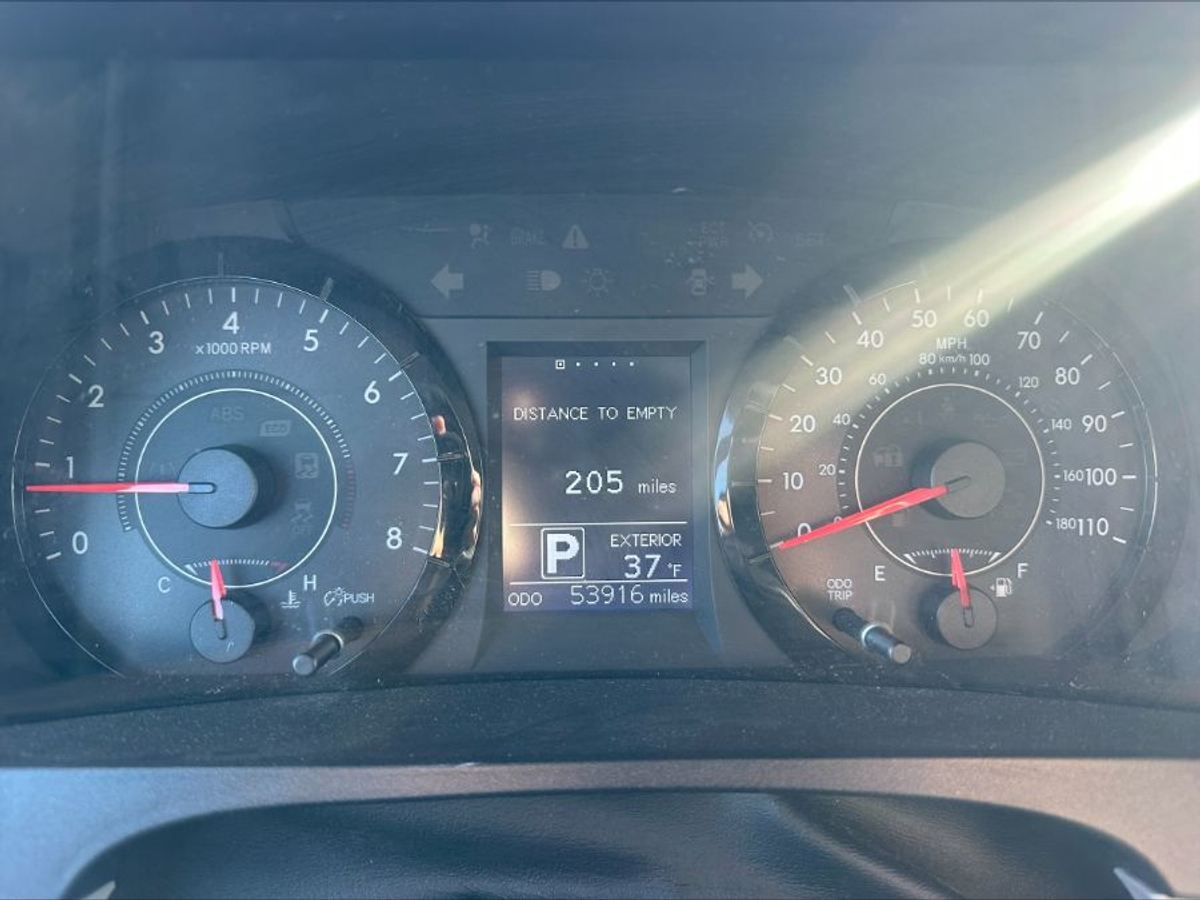 Silver Toyota Sienna image number 15