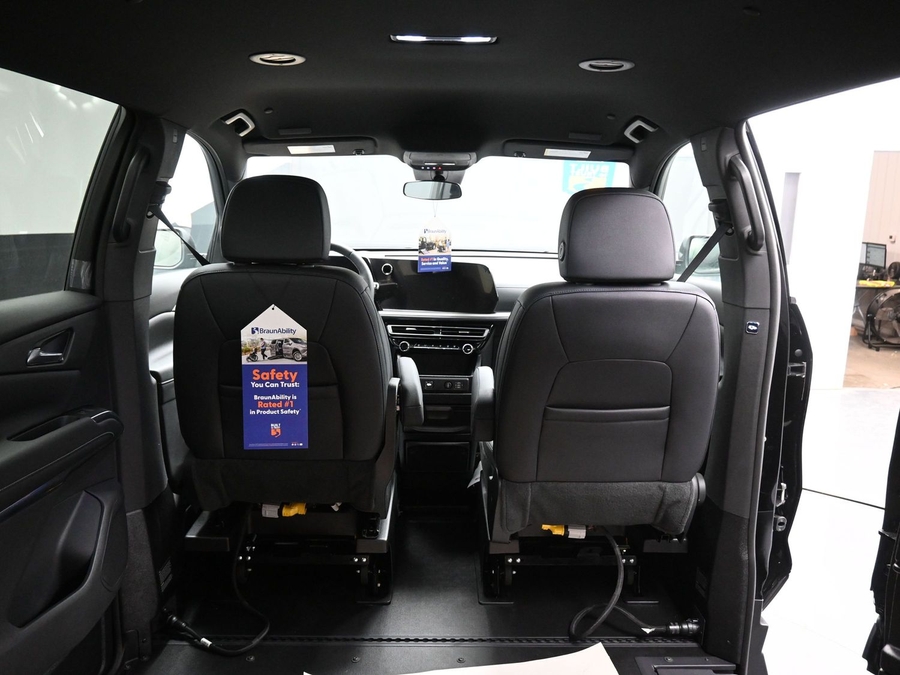 New 2025 Chevrolet Traverse 1LT Midnight - BraunAbility Side Entry Entry In Floor Automatic Ramp