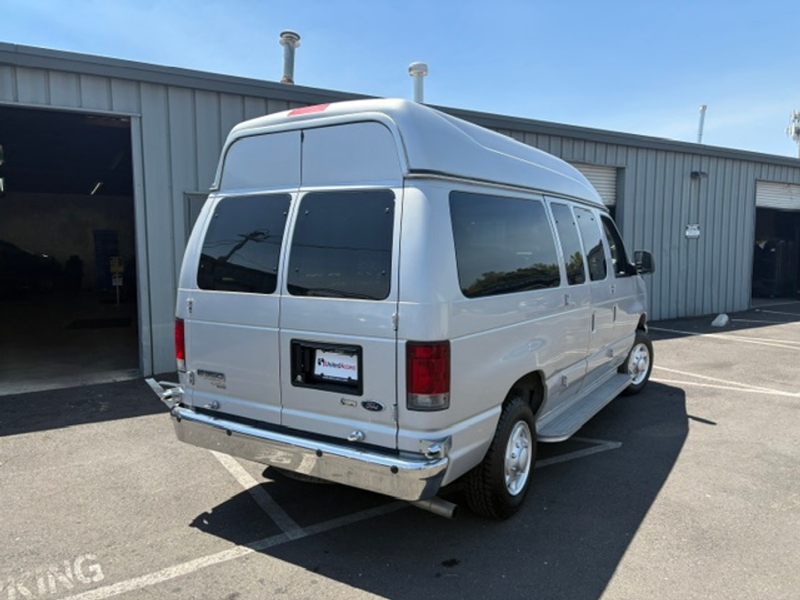 Used 2009 Ford E-Series E-350 SD XL - OTH Rear Entry Lift Automatic Ramp