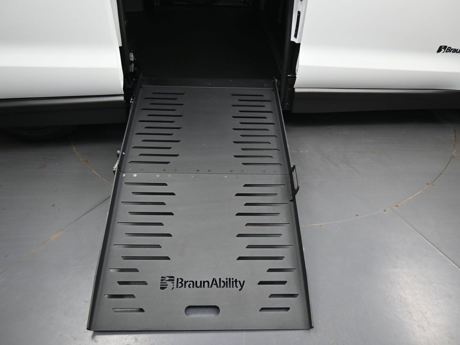 New 2027 Chrysler Pacifica Select Safety - BraunAbility Side Entry Fold Out Manual Ramp